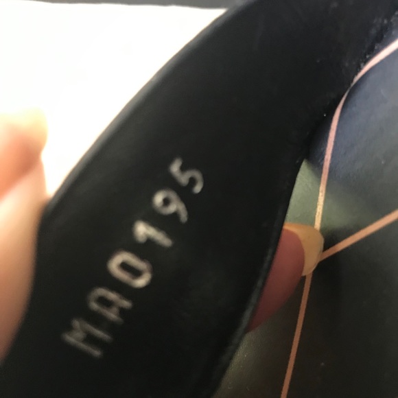 Beautiful LOUIS VUITTON Sandals Sz 7 Black Leather - Picture 9 of 12